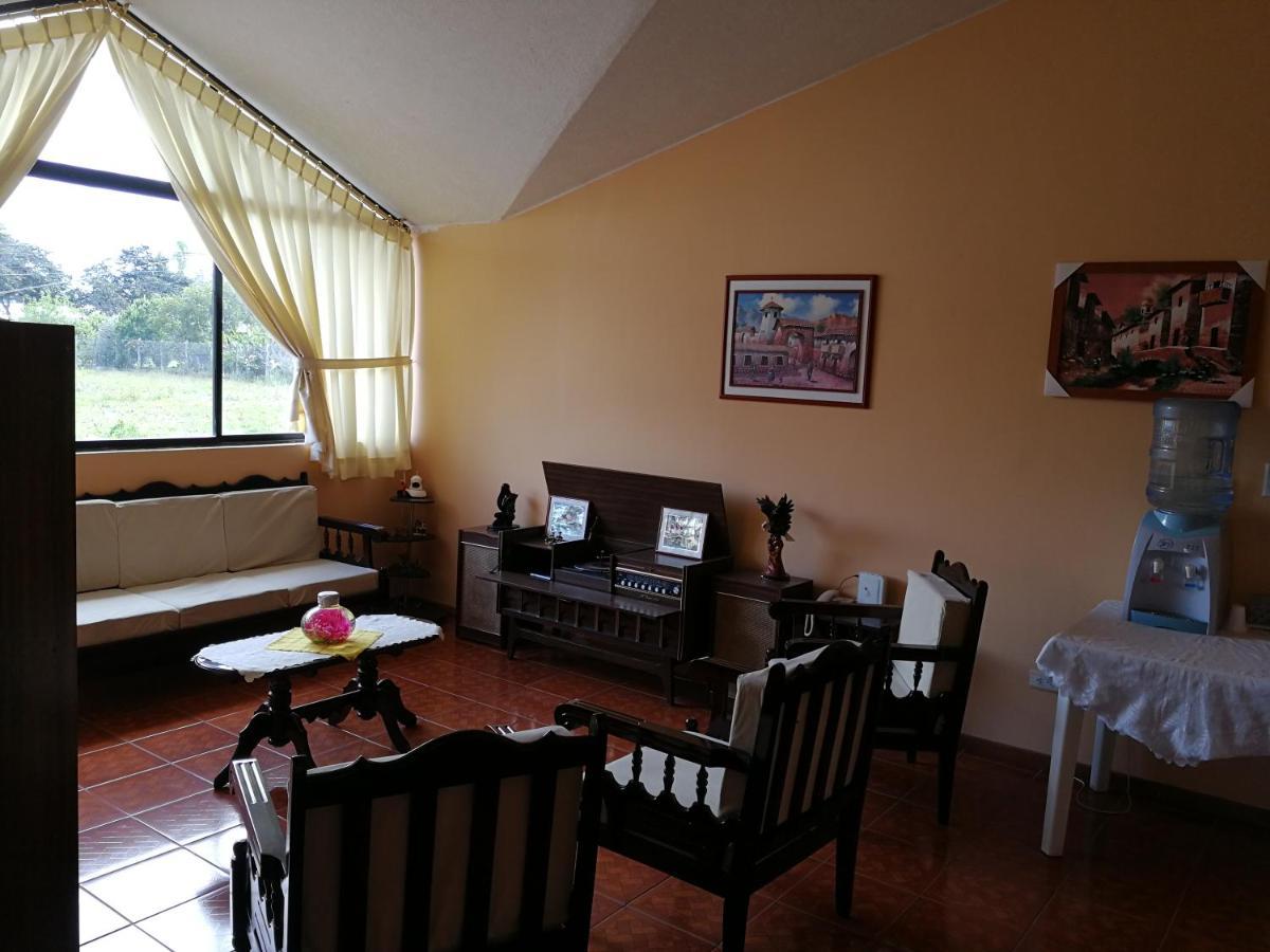 Chapelet Hostal Tababela Kültér fotó
