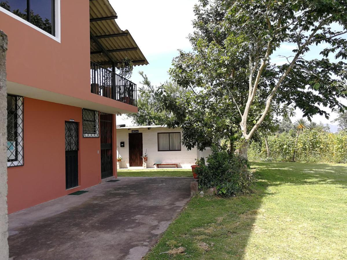Chapelet Hostal Tababela Kültér fotó