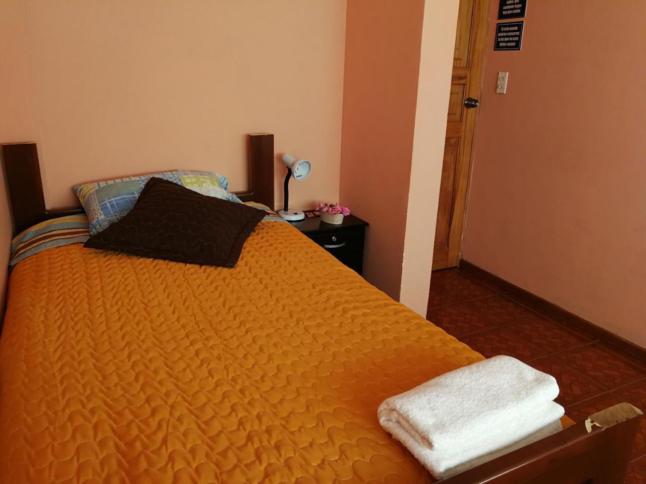 Chapelet Hostal Tababela Kültér fotó