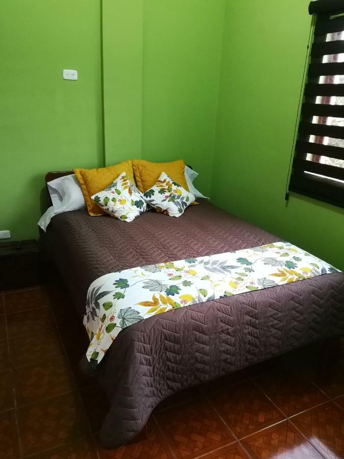 Chapelet Hostal Tababela Kültér fotó