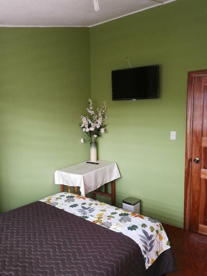 Chapelet Hostal Tababela Kültér fotó