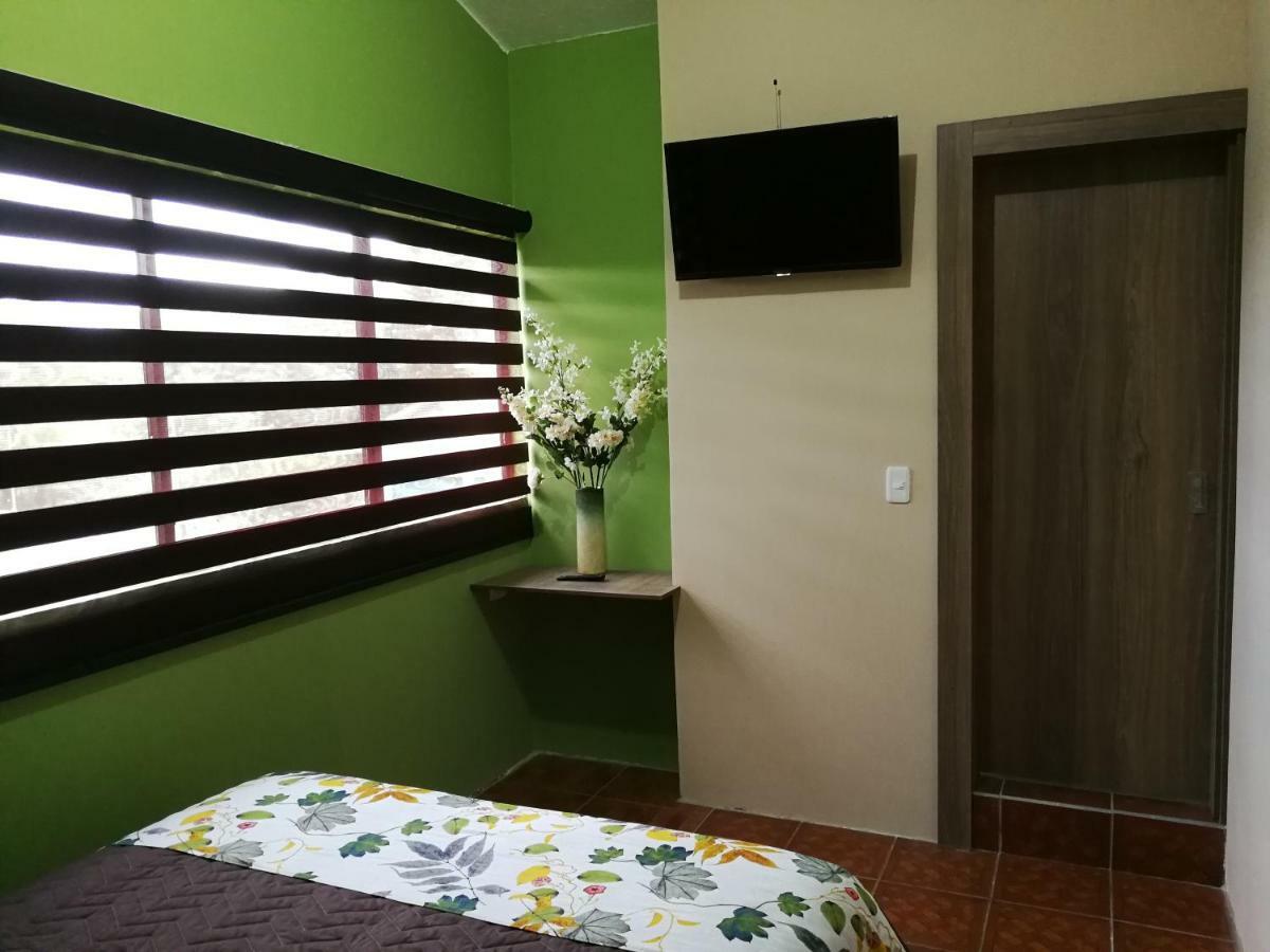 Chapelet Hostal Tababela Kültér fotó