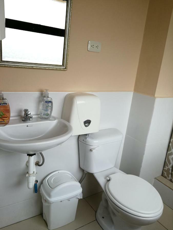 Chapelet Hostal Tababela Kültér fotó
