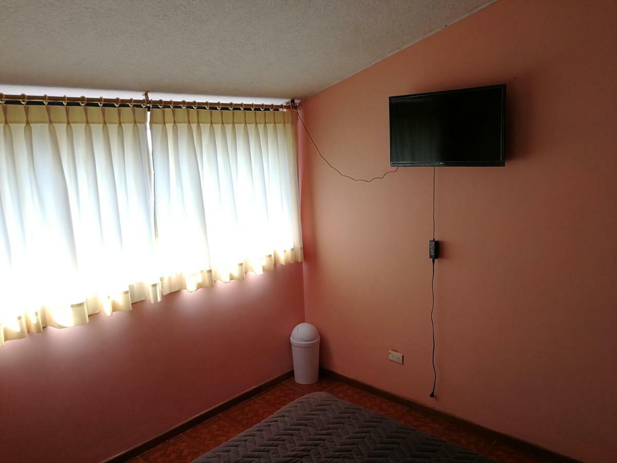Chapelet Hostal Tababela Kültér fotó